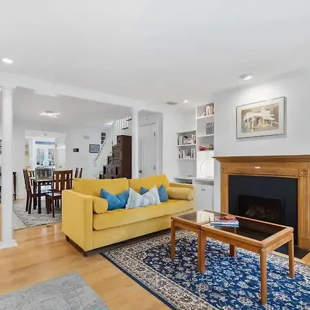 Historic & Modern Capitol Hill 2-Br Row Home